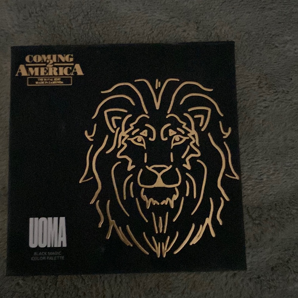 Uoma Beauty Coming to America eyeshadow palette